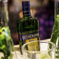 Balsam do zdjęć Becherovka 2