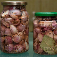 Photo of pickled garlic