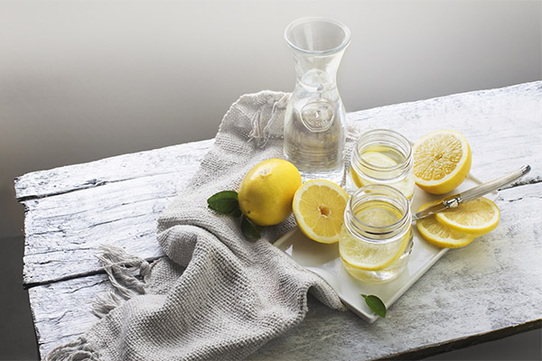 Acqua con limone durante la gravidanza