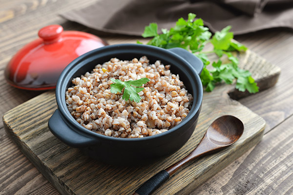 I benefici e i danni del porridge di grano saraceno