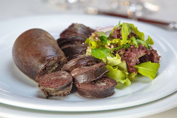 Cosa mangiano salsiccia di sangue