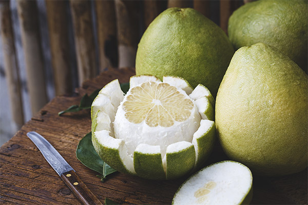 Sådan rengøres en pomelo hurtigt