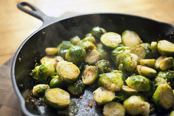 Paano Mag-Fry Brussels Sprouts