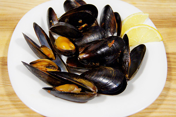 How to eat mussels