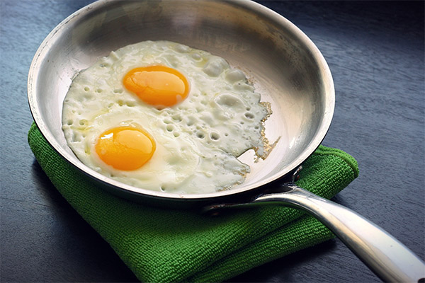 Hoe gebakken eieren te koken