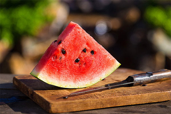 Como comer uma melancia