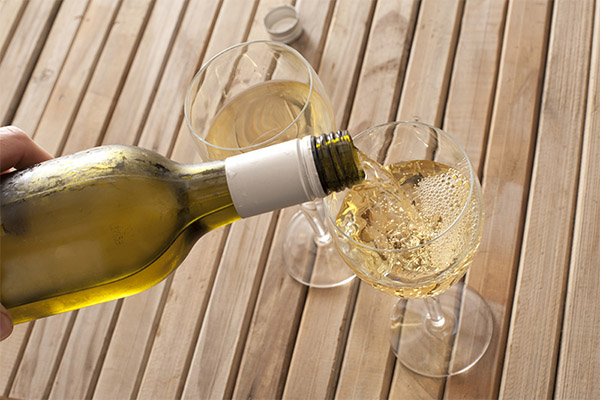 How to drink white wine