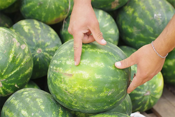 Comment choisir une pastèque mûre et sucrée