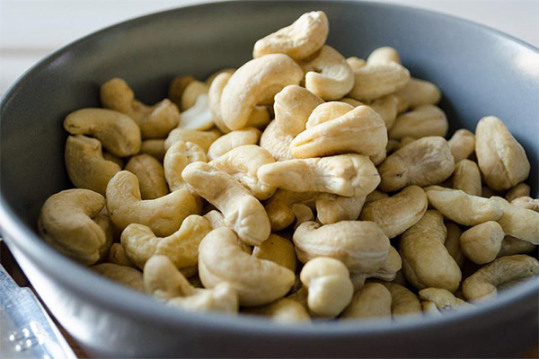 Mga Cashew Nuts sa Medicine