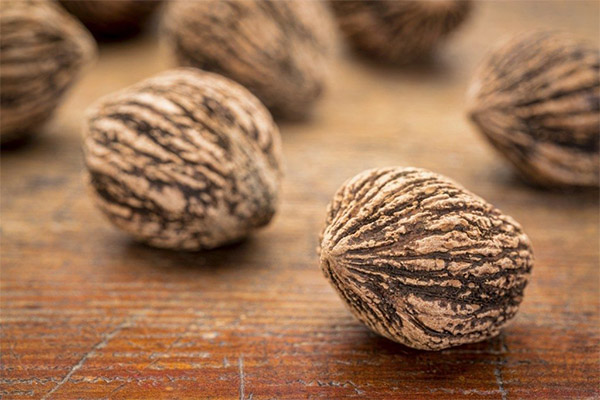 The benefits and harms of black walnut