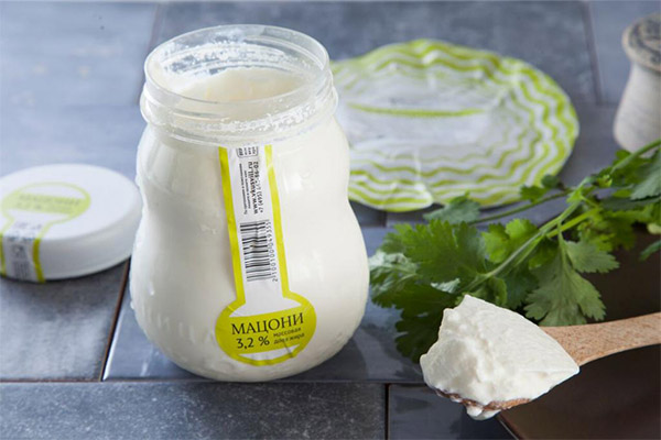 Fordelene og skadene ved yoghurt