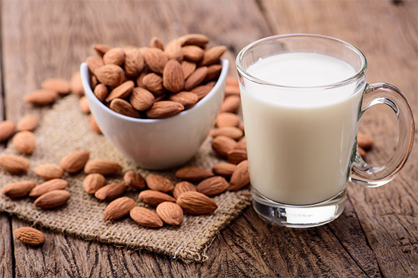 Los beneficios y daños de la leche de almendras