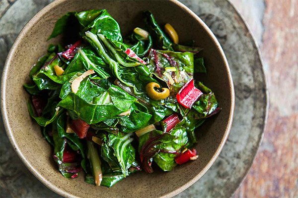 Chard lá salad