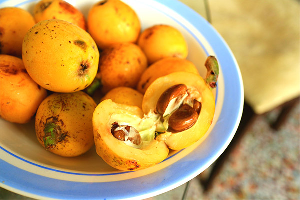 Paano kumain ng medlar fruit