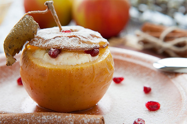 Baked apples with cottage cheese