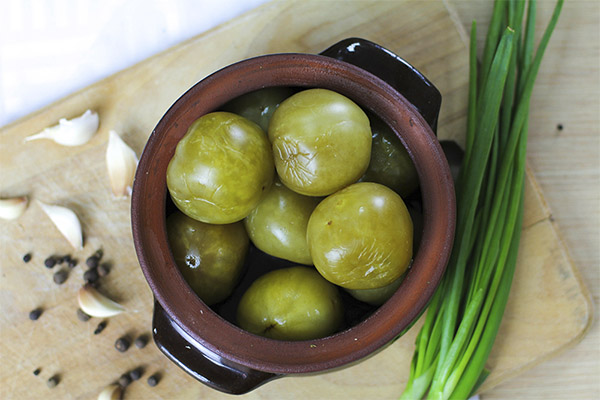 Are green salted tomatoes healthy?