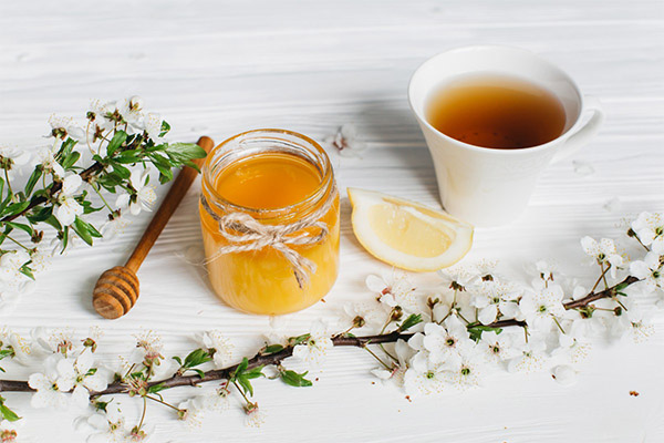 Tea with honey in medicine