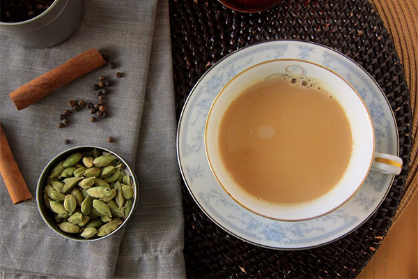 Thé au lait et cardamome