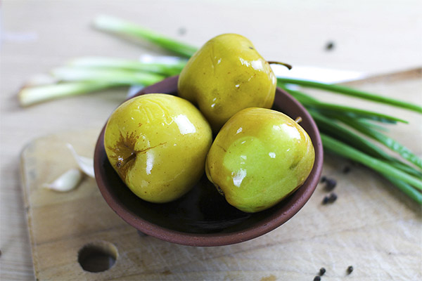 What are soaked apples good for?