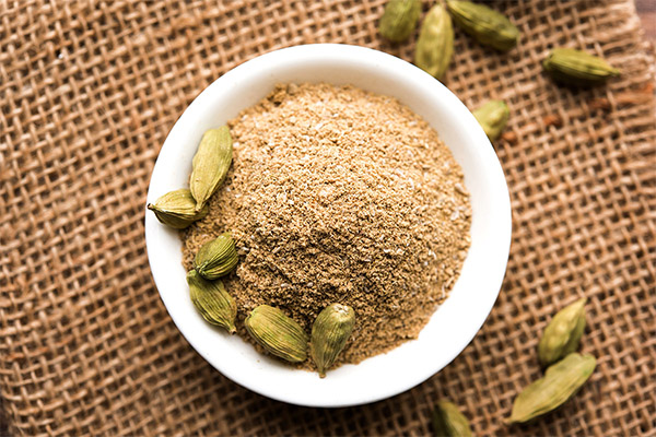 Comment moudre la cardamome