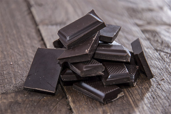 È possibile mangiare cioccolato fondente quando si perde peso