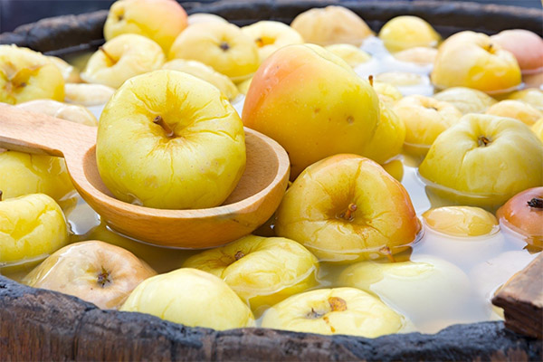 The benefits and harms of soaked apples