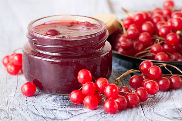 De voordelen en nadelen van viburnum-jam