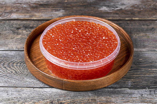 Propriedades úteis de caviar de salmão rosa