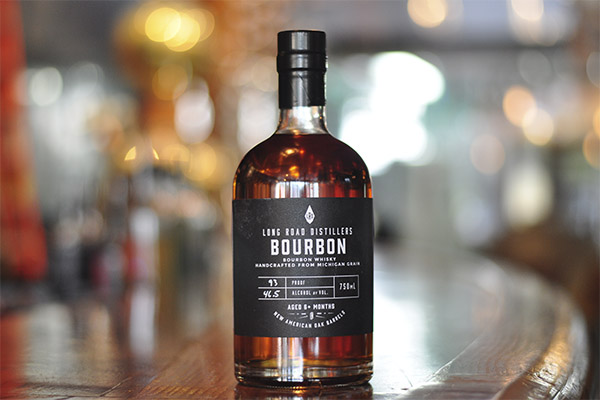 Hvordan drikke bourbon