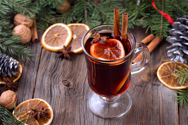 Ang mga pakinabang at pinsala ng mulled wine