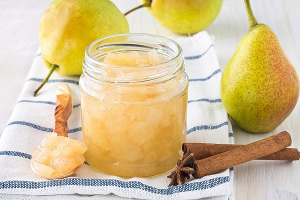 Marmellata di pere con cannella e noci