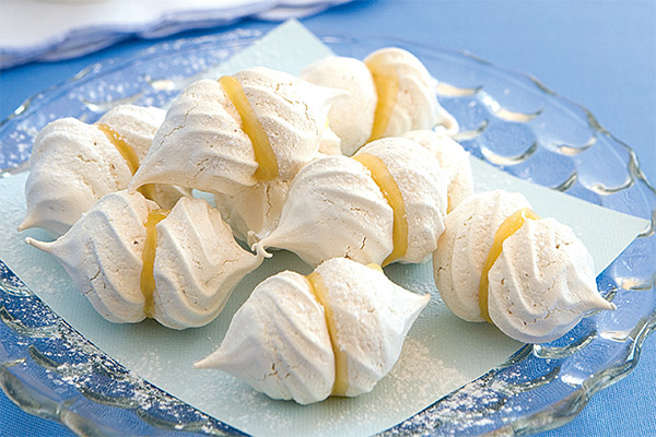 Ang mga pakinabang at pinsala sa mga meringues