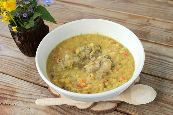 Pea porridge with chicken