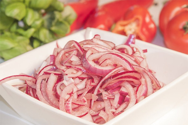 How to Pickle Red Onions Deliciously