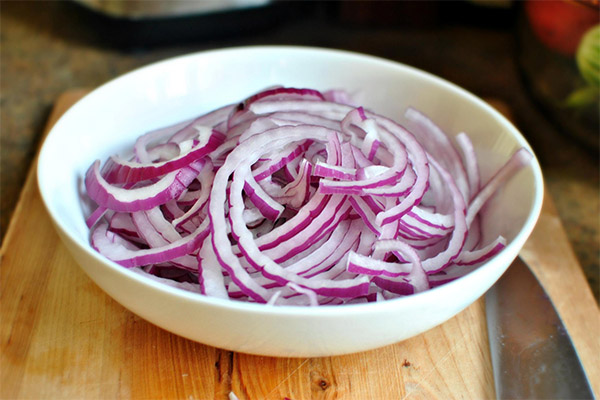 The fastest way to pickle red onions