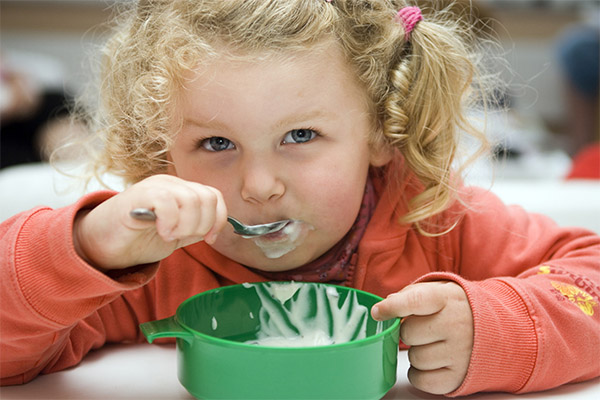 À quel âge peut-on donner aux enfants de la bouillie de semoule